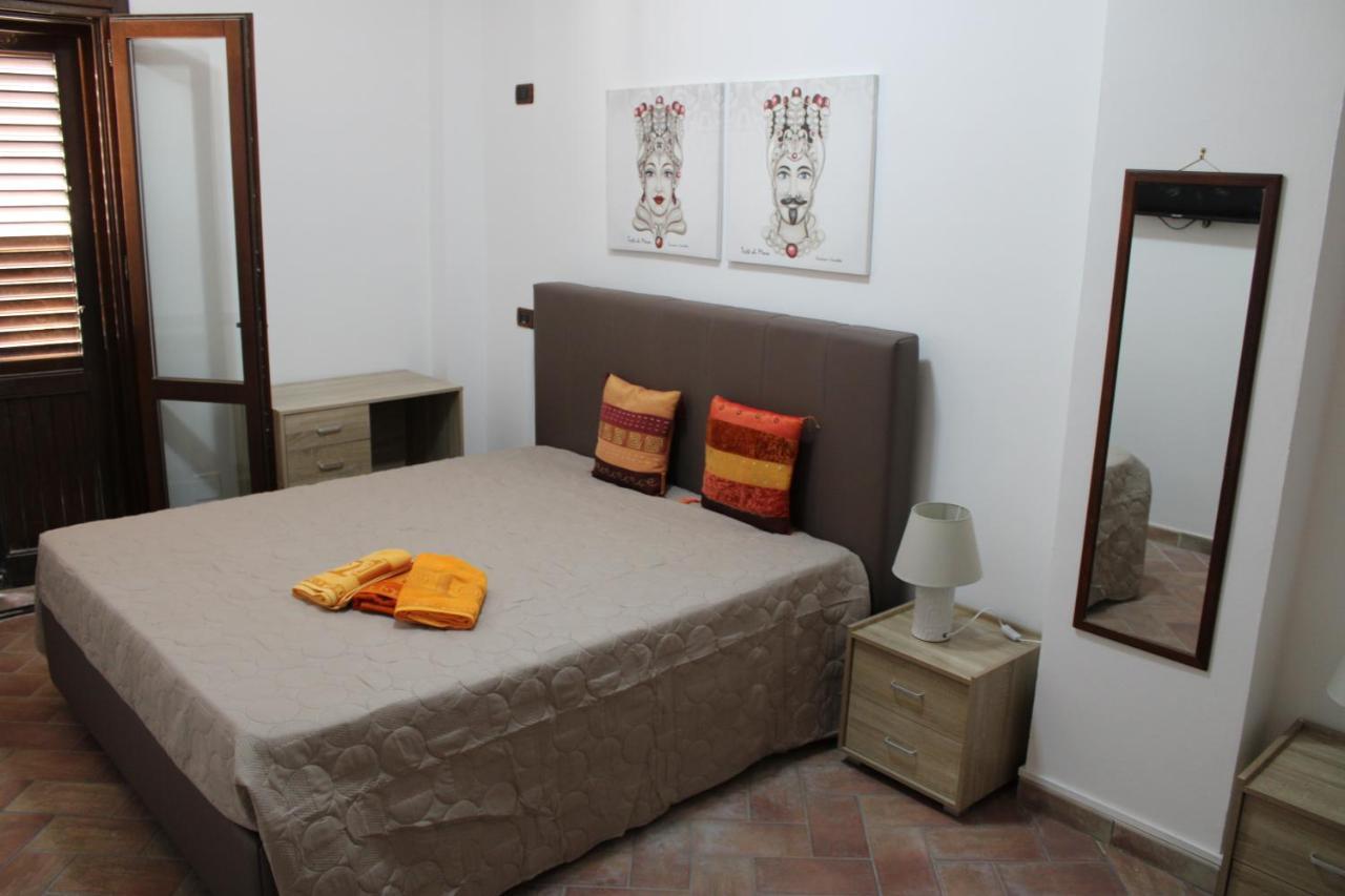 B&B Casa Giuliana Balestrate Exteriör bild