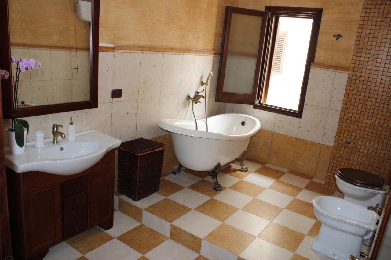 B&B Casa Giuliana Balestrate Exteriör bild
